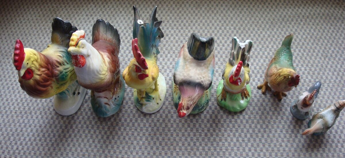 Lot of 8 Vintage Roosters and Hens Figurines: Zehnder's Lot of 8 Vintage Roosters and Hens Figurines: Zehnder's