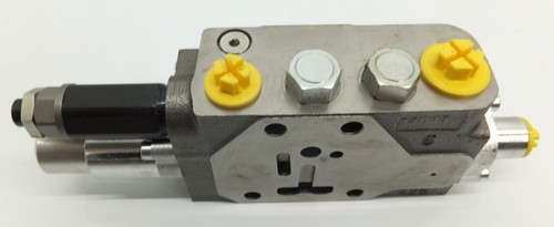 RG05870500 Confluence Valve Fits Kubota "KX015-4 & KX016-4" Series Excavator - Picture 2 of 11