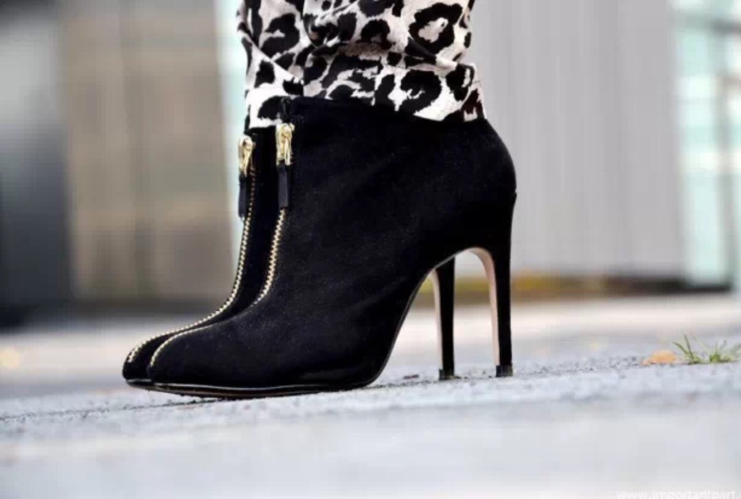 Zara Negro Zapatos Tribunal talón con Cremallera Tobillo botas de oro Reino Unido 7 euro 40 US 9 Zara Negro Zapatos Tribunal Tribunal Tribunal talón con Cremallera Tobillo botas de oro Reino Unido 7 euro 40 US 9 gran venta