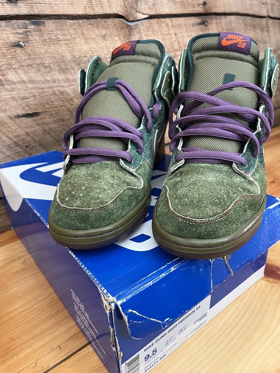 Size 9.5 - Nike SB Dunk High Premium Skunk 4/20 Green/Purple Size 9.5 - Nike SB Dunk High Premium Skunk 4/20 Green/Purple