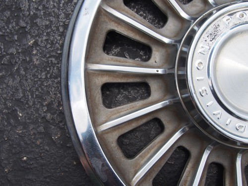 OEM 1965 PONTIAC BONNEVILLE 14" HUBCAP / WHEEL COVER GM P/N #9704036 - Picture 4 of 10