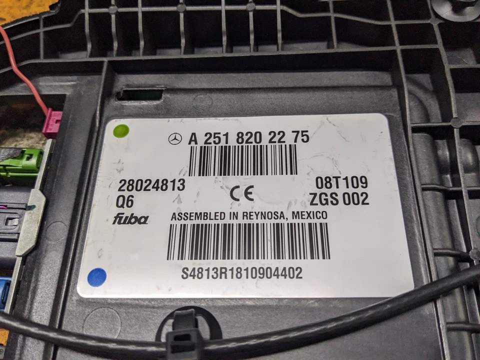 AMPLIFICADOR ANTENA TECHO MERCEDES-BENZ CLASE R R320 W251 A2518202275 Foto 2 de 4