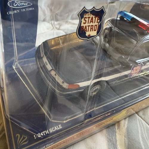 Code 3 Collectibles Wisconsin State Patrol Police Ford Crown Vic Police Car 1:24 - Picture 4 of 8