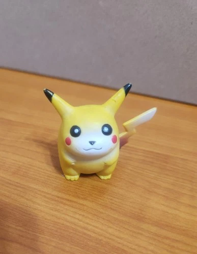 Vintage 1999 Tomy Nintendo Pokemon  Fat Pikachu Pencil Topper PVC Figure Toy