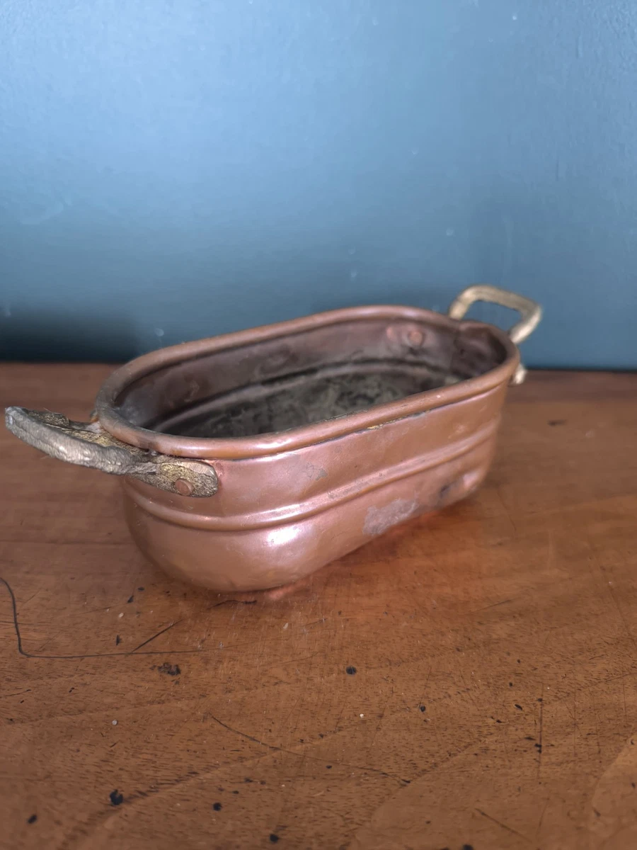 ANCIENNE PAIRE DE JARDINIÈRES EN CUIVRE ET LAITON REPOUSSÉ "ANGELOTS et