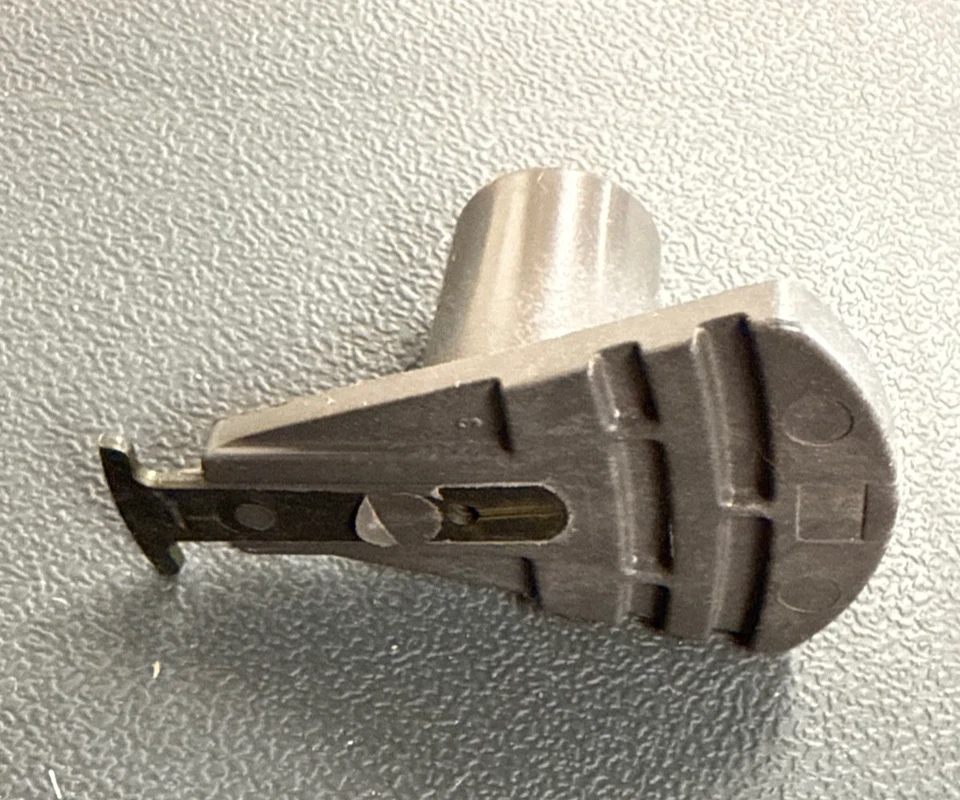 Carquest Premium Distributor Rotor for Geo Prizm Base Sedan 4-Door 1997 Foto 3 de 4