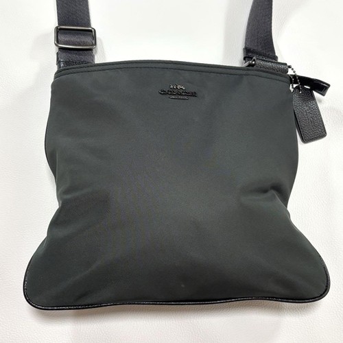 Coach Gray Leather Shoulder Bag Sacoche with Charm Used - Picture 2 of 9