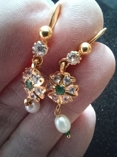 22K GOLD EMERALD PEARL DANGLE WIRE DROP EARRINGS ESTATE FIND - Picture 4 of 11