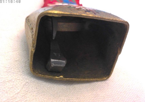 Antique/Vintage SALZBURG COW BELL On Embroidered Ribbon Hand Painted Souvenir - Bild 6 von 7