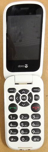 Doro 7050 / D7050TL - Black ( TracFone ) Very Rare 4G VoLTE Flip Smartphone - Picture 2 of 3