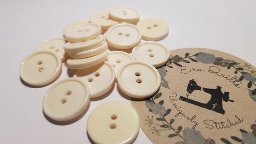Vintage/retro new 2 hole button 12pcs,dia 17.9mm, colour: vanilla cream - Picture 3 of 9