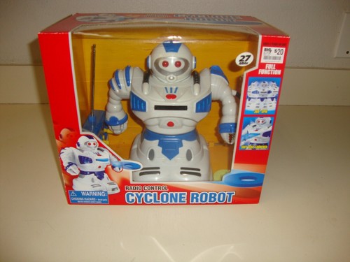 VINTAGE PLASTIC CYCLONE ROBOT MADE IN CHINA - Picture 1 of 6