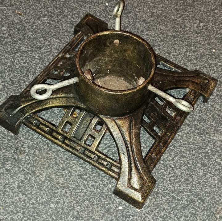 cast iron christmas tree stand, heavy tree holder, indoor/outdoor 11