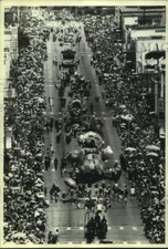 1990 Press Photo San Antonio's 1990 Battle of Flowers parade. - noc36455