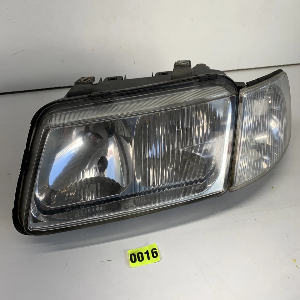 Audi A3 1.8T Original HELLA Scheinwerfer + Blende + Blinker Links Fahrerseite - Bild 1 von 3