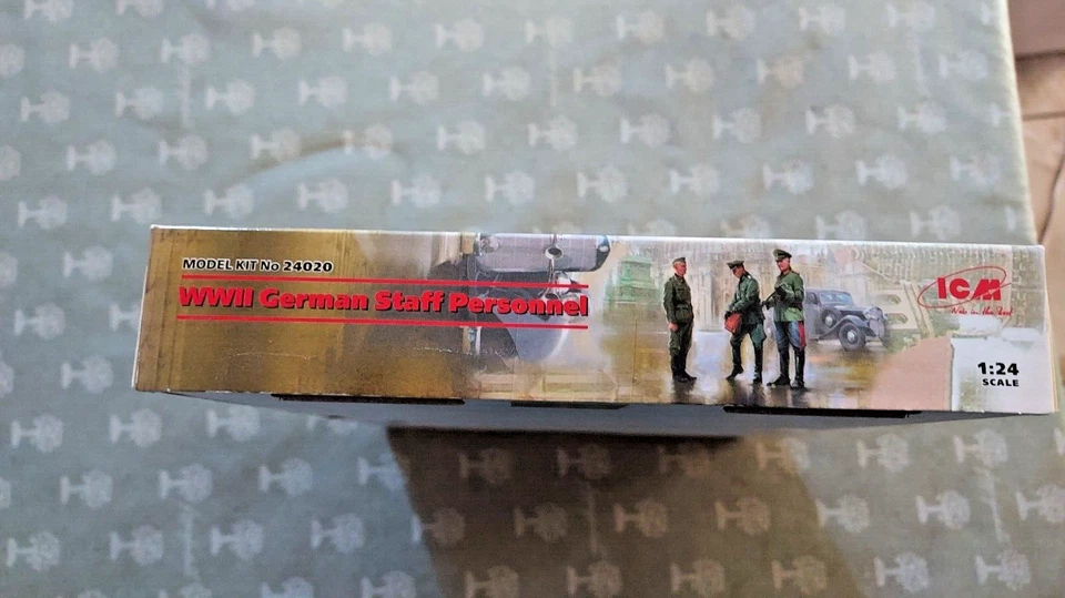modellismo statico militare scala 1:24 - ICM 24020 WWII German Staff Personnel. - Immagine 4 di 4
