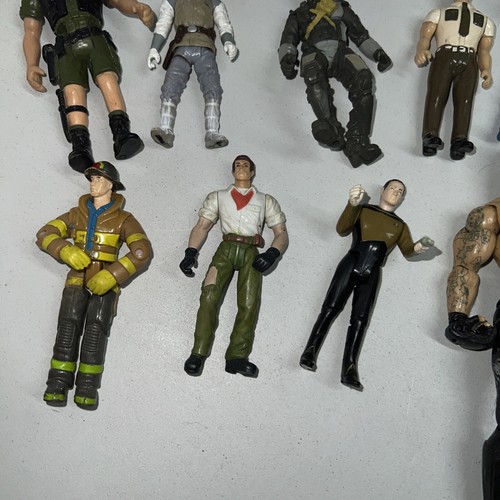 Lotto misto action figure 19 pezzi G.I Joe Star Trek Joker Spawn Undertaker Wrestler - Foto 8 di 12