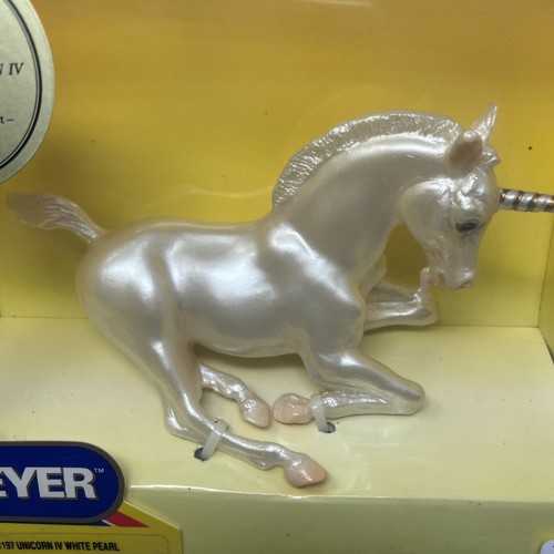 Breyer Horse Unicorn IV White Pearl #701197 Laying Down Foal 1997 Open Box Damag - Picture 3 of 11