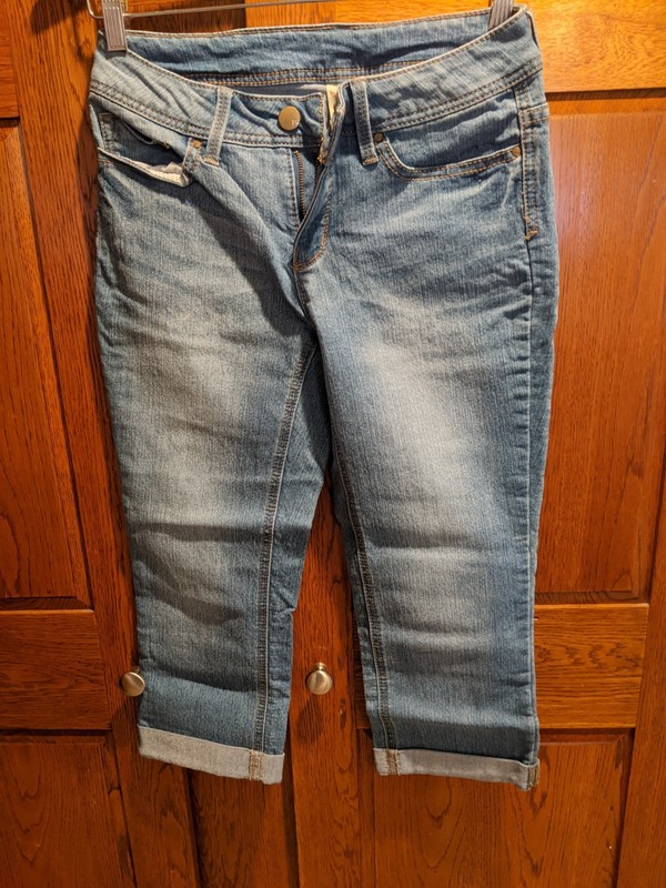 Faded Glory Women's Blue Denim Cropped Solid Button Zip Cuffed Pocket Jeans