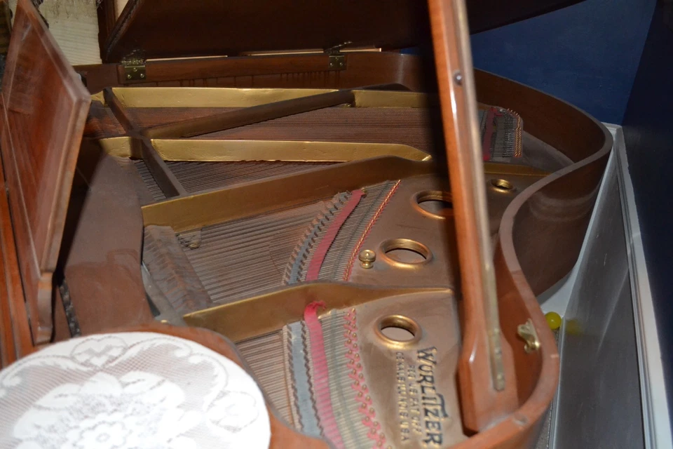 Baby Grand Piano Used Wurlitzer - Image 3 of 4