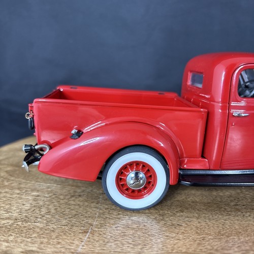 Danbury Mint 1937 Studebaker Pickup 1/24 Scale Model - Picture 13 of 22