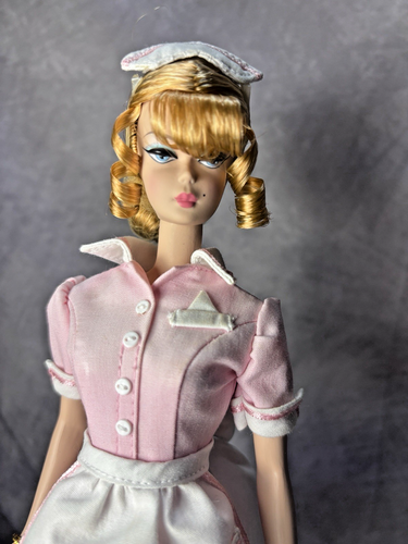 THE WAITRESS SILKSTONE BARBIE DOLL 2005 GOLD LABEL MATTEL J8763 E-166 - Picture 2 of 7