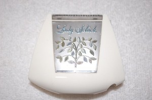 VINTAGE LADY SCHICK ELECTRIC RAZOR W/ Case & non Schick brush. WORKS PERFECT!!