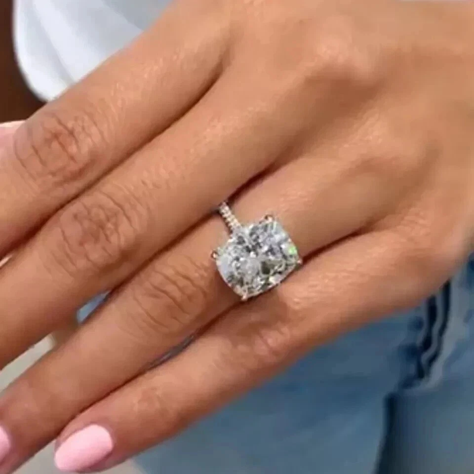 Обручальное кольцо с одним бриллиантом лабораторной огранки 5 карат с покрытием из белого золота 14 карат - Изображение 2 из 4