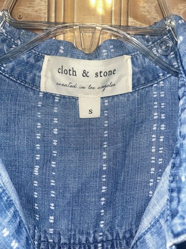 Anthropology Cloth and Stone Button Up Shirt Blue Denim Size Small - Picture 2 of 3