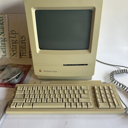 Macintosh Classic M1420 as is - For parts or repair - Afbeelding 2 van 10