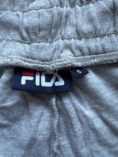 Graue Fila Shorts Größe Small Activewear Fitnessbekleidung Sportbekleidung sehr guter Zustand kostenloser Versand - Bild 5 von 9