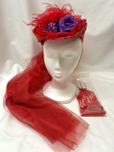 ELSIE MASSEY Red/Purple Derby Hat Tulle, Feathers, Beads With Red Lace Gloves - 第 1/8 張圖片