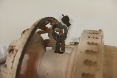 Vintage Cast Iron Wall Sconce Oil Lamp Holder Converted Electric Electrified - Picture 12 of 15