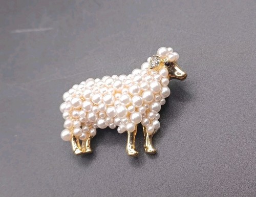 Betsey Johnson Rhinestone Pearl Sheep Goldtone Statement Brooch Pin - Imagen 4 de 4