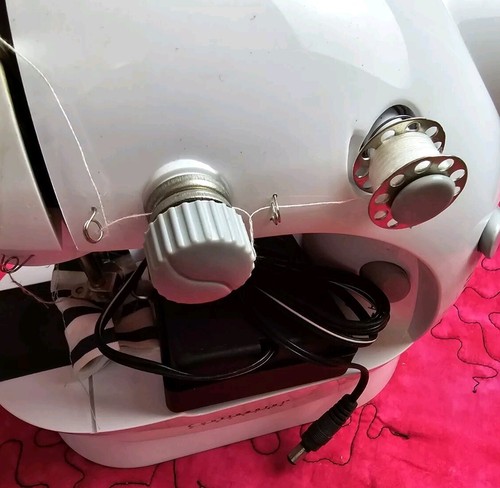 Continental Sewing Machine Portable Battery Operated CE10141 - Picture 7 of 7