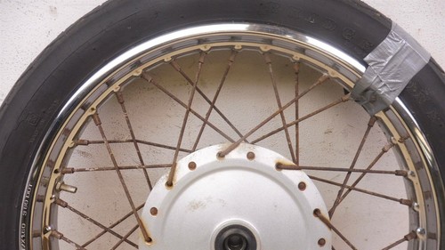 1981 Honda CM200T Twinstar H1173-3) front wheel rim 17in - Picture 5 of 12