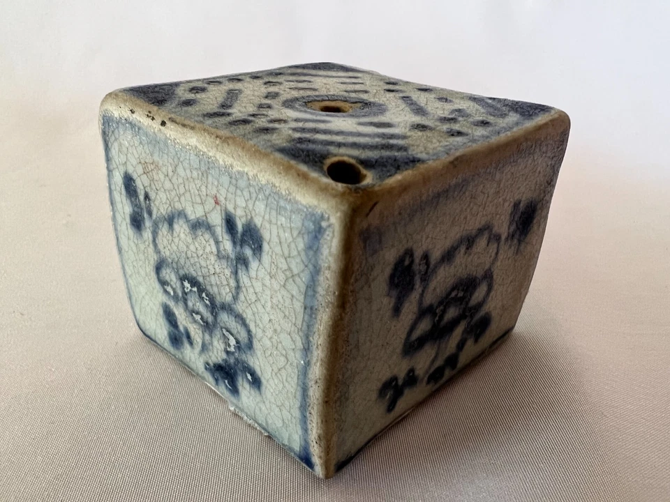 *Auténtico* Cuentagotas de agua de porcelana azul y blanco coreano del siglo XIX para eruditos Foto 3 de 4