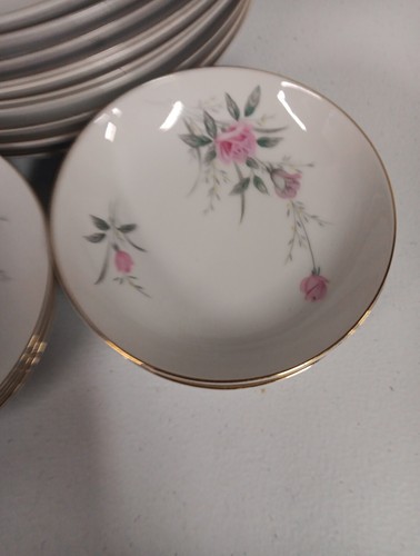 Golden Rose Fine China Japan Dishware Set Of 17 Pieces Dinner Plates And Saucers - Picture 3 of 8