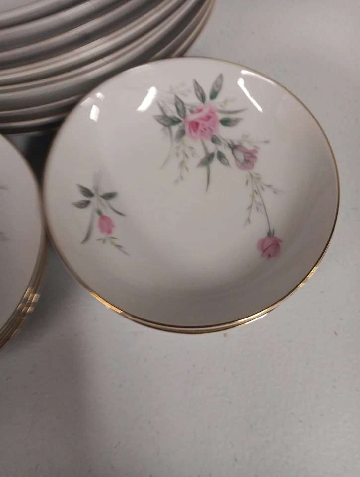 Golden Rose Fine China Japan Dishware Set Of 17 Pieces Dinner Plates And Saucers - Image 3 of 4