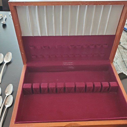 44 Pc Holmes & Edwards Inlaid Silver Plate Flatware Lovely Lady + Wood Box - Picture 4 of 12