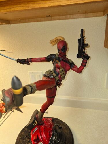 Sideshow Premium Format Exclusive Deadpool Exclusive 1/4 Scale Statue - Picture 24 of 24