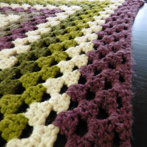 Vintage Decke Grobstrick Häkel Strick Boho Swaddler Lapghan 48x48 lila grün - Bild 3 von 3