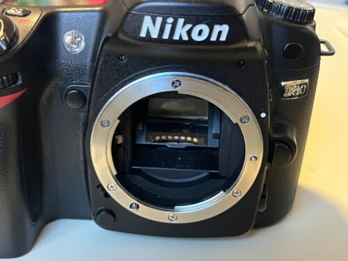 Nikon D80 10.2MP CCD camera body shutter count 12376 - Picture 4 of 11
