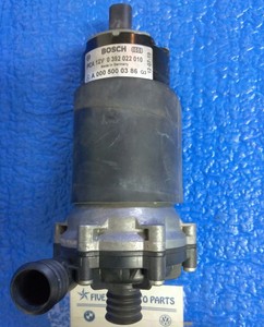 Auxiliary Water Pump For 2002-2004 Mercedes C32 AMG 2003 M695NZ Intercooler