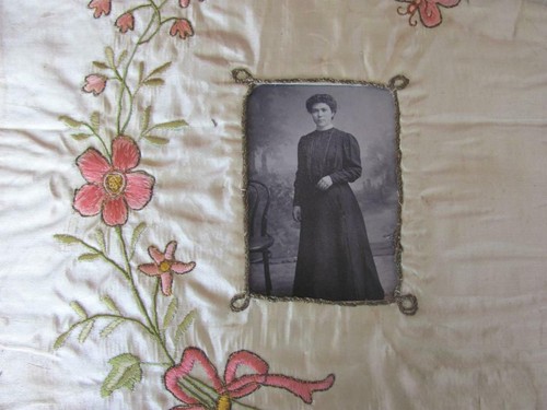 19C ANTIQUE HAND EMBROIDERED w/GOLDEN THREADS SILK PHOTO FRAME  - Picture 1 of 7