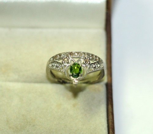 Natural Peridot and Diamond Sterling Silver Jewelry Ring size 8 US, - Picture 9 of 9