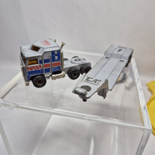 Vintage Hot Wheels Play Track 1970s With Accessories Cars Buildings - Picture 11 of 17