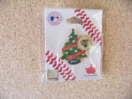 2007 San Diego Padres Season's Greetings pin - Picture 3 of 4