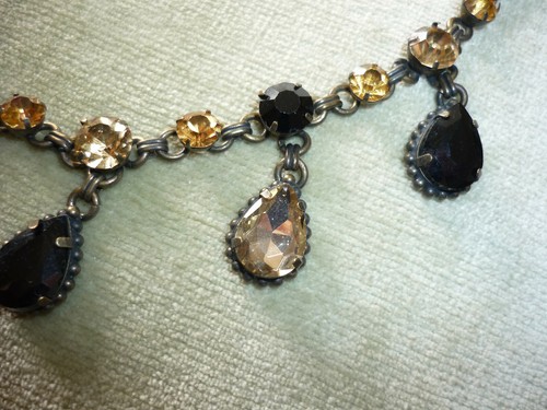 COLLAR ""BLING"" MUY BONITO DE COLECCIÓN/ESTRÁS/NEGRO, DORADO, CHAMPÁN/ADJ. - Imagen 3 de 6