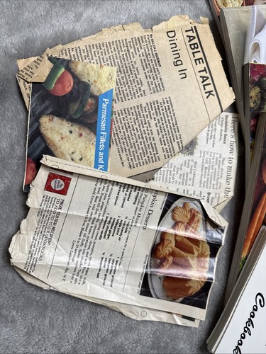 Vtg Lot 2 Hardcover Books, Set 4 Magazines, Recipe Booklet & Newspaper Recipes - Picture 2 of 16